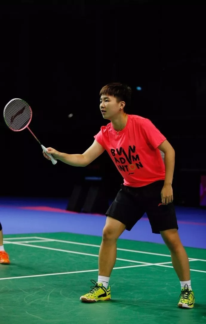 合则显得稍 合则显得稍